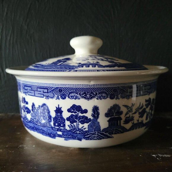 Johnson Brothers Blue Willow Covered Casserole Dish Porcelain 2 Qt, Chinoiserie - Picture 5 of 8